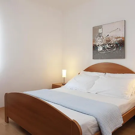 Apartment In With Wifi Rabac